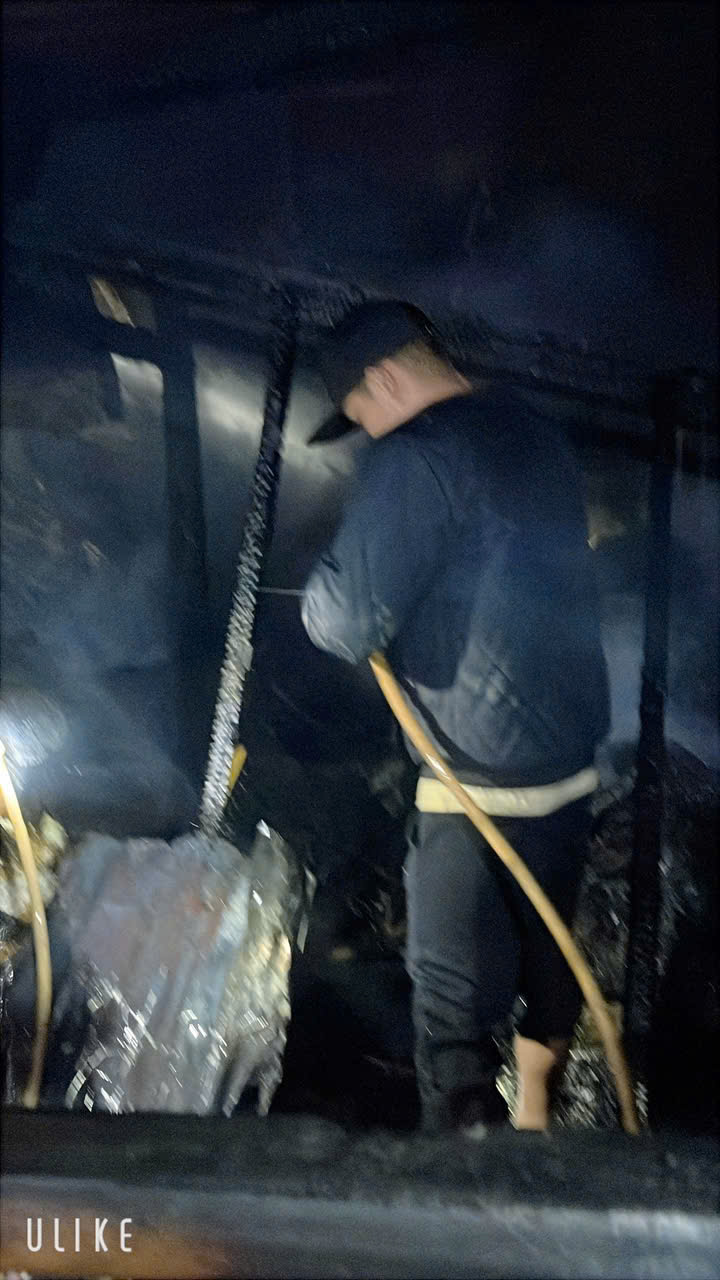 Cháy nhà Đà Nẵng khiến cụ ông không kịp chạy thoát , thiệt hại nặng nề về tài sản - Ảnh 2.