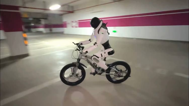 Kỳ lân robot Trung Quốc xuất xưởng robot hình người thứ 5.000, tuyên chiến sòng phẳng với Tesla Optimus của Elon Musk- Ảnh 3.