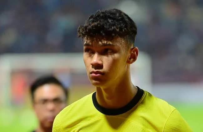 Ngôi sao U22 Malaysia tức tốc về nước vì tang sự, lỡ trận đấu U22 Việt Nam tại SEA Games 33?- Ảnh 1.