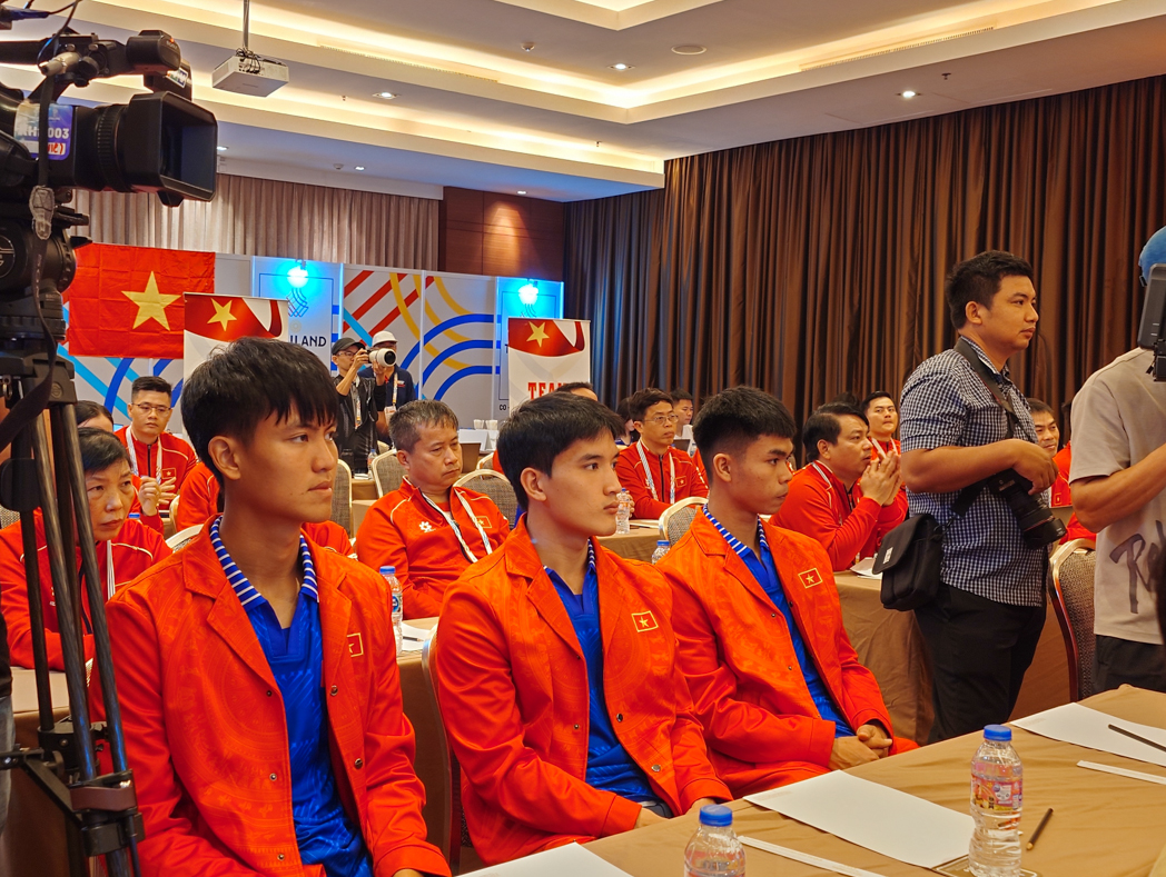 Bộ trưởng Nguyễn Văn Hùng thăm và động viên Đoàn Thể thao Việt Nam tại SEA Games 33 - Ảnh 3.