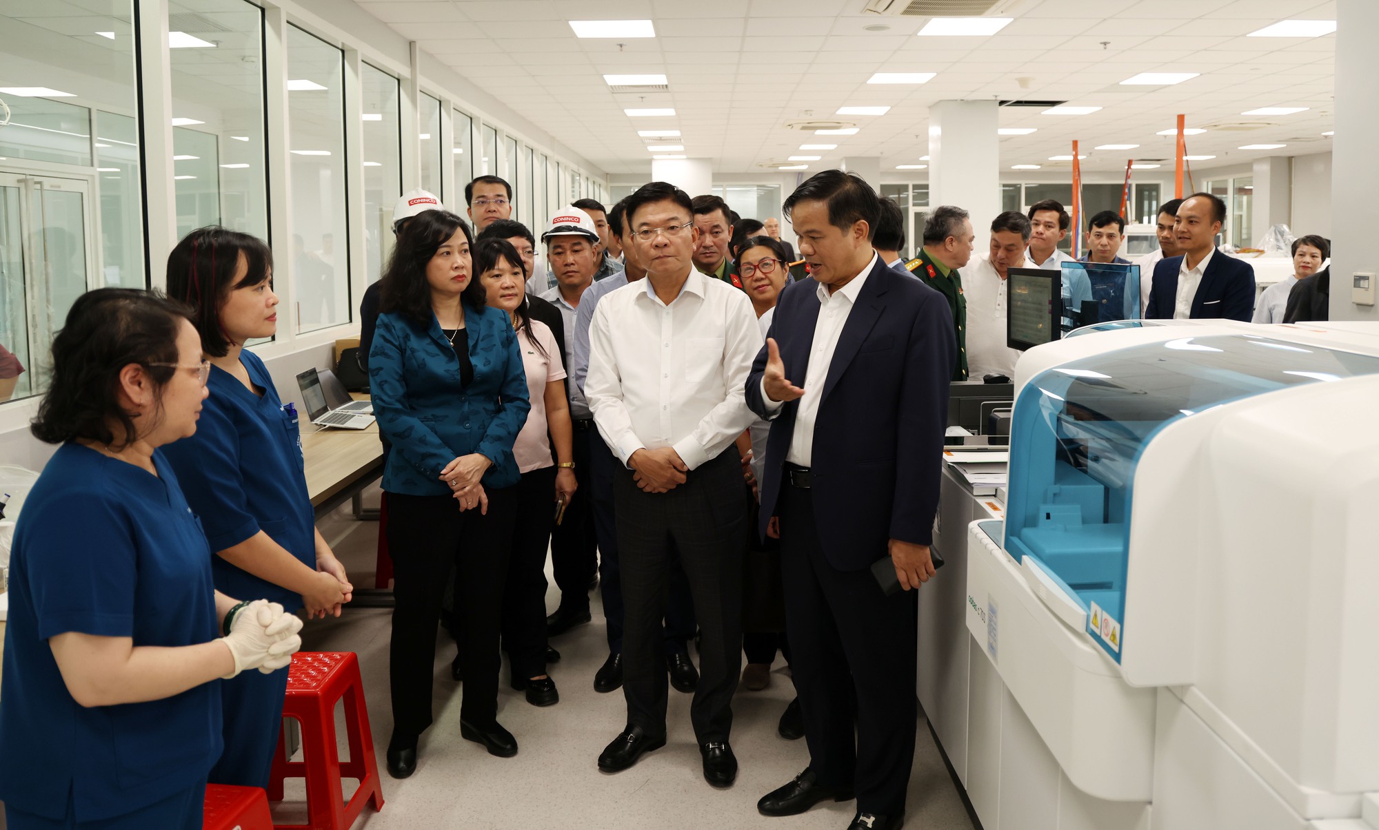 Hơn 600 nhân sự chất lượng cao cho Bệnh viện Bạch Mai cơ sở 2 - Ảnh 1.