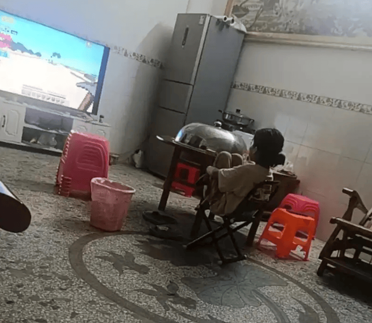 Điều đầu tiên trẻ làm khi về nhà ảnh hưởng thành tích học tập - Ảnh 2.