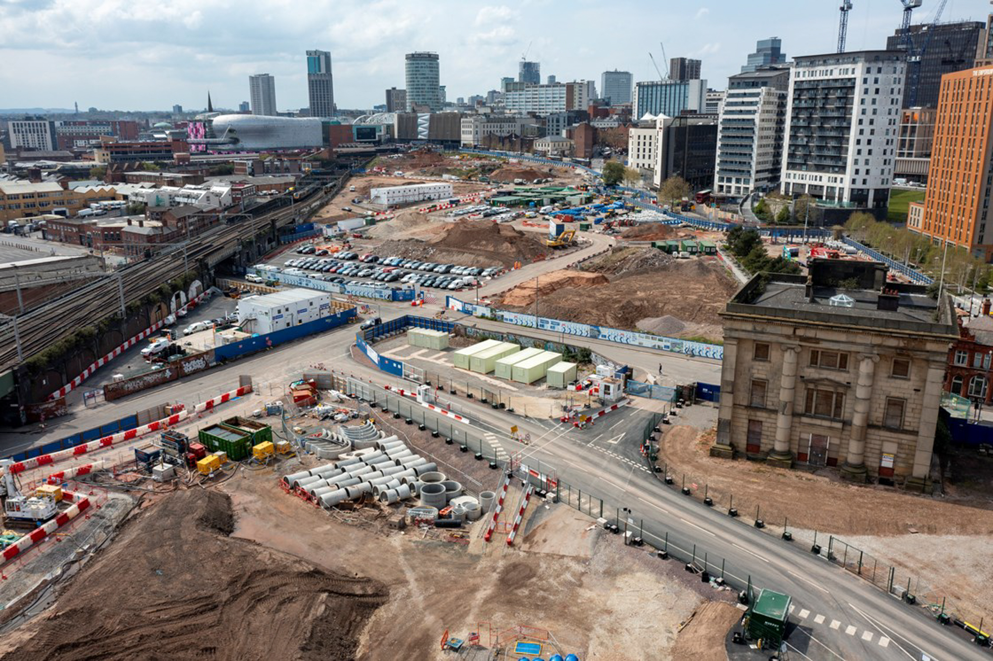 Vingroup khởi công đường sắt cao tốc sau chưa đầy một năm: Tốc độ kinh ngạc, Mỹ – Pháp – Nhật cũng thua xa - Ảnh 4. Vingroup khởi công đường sắt cao tốc sau chưa đầy một năm: Tốc độ kinh ngạc, Mỹ – Pháp – Nhật cũng thua xa - Ảnh 4.