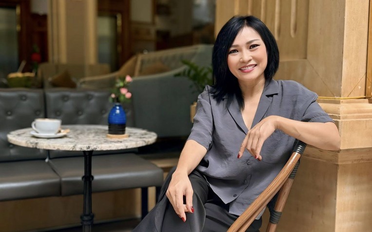 Ca sĩ nổi tiếng U55, quê Thanh Hóa có chồng là người miền núi Ấn Độ: Công khai hơn 1 năm vẫn giấu 1 điều - Ảnh 1.