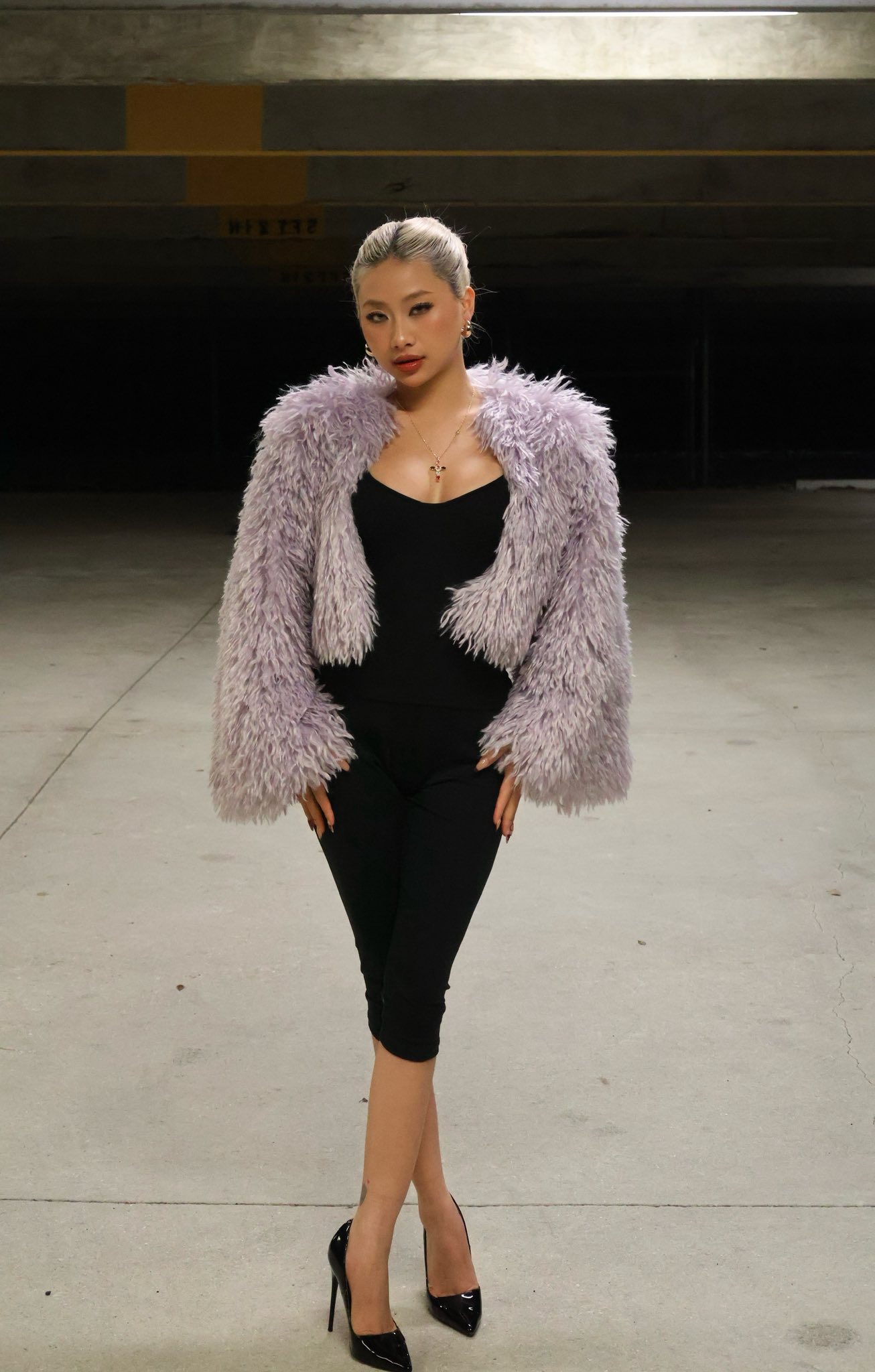 Louis Phạm diện áo phông cũng sexy hết nấc, liên tục "flex" cuộc sống sanh chảnh bên bạn trai Việt kiều - Ảnh 1.