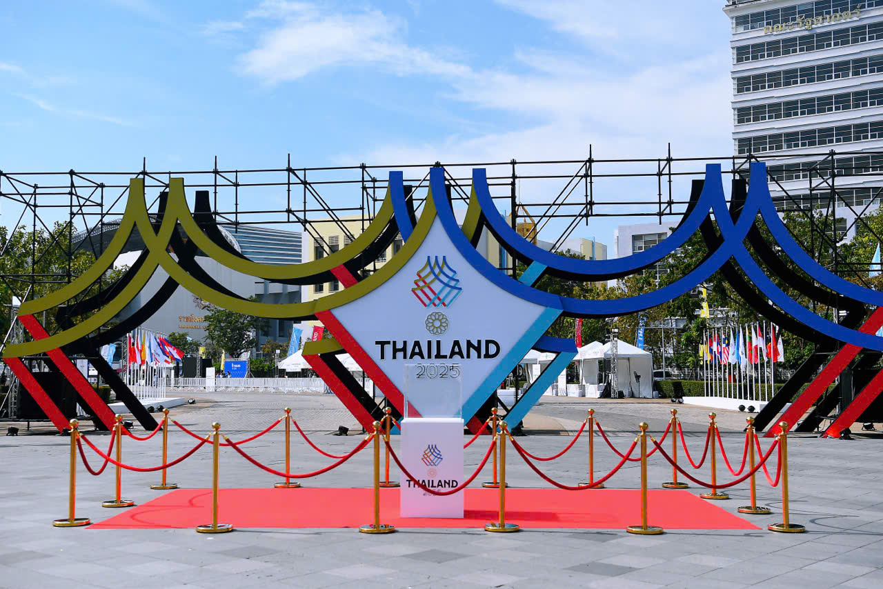 Độc đáo khai mạc SEA Games 33: Lộ màn biểu diễn mô tô nước bùng nổ, khung cảnh sân 50 nghìn chỗ gây choáng- Ảnh 18. Độc đáo khai mạc SEA Games 33: Lộ màn biểu diễn mô tô nước bùng nổ, khung cảnh sân 50 nghìn chỗ gây choáng- Ảnh 18.