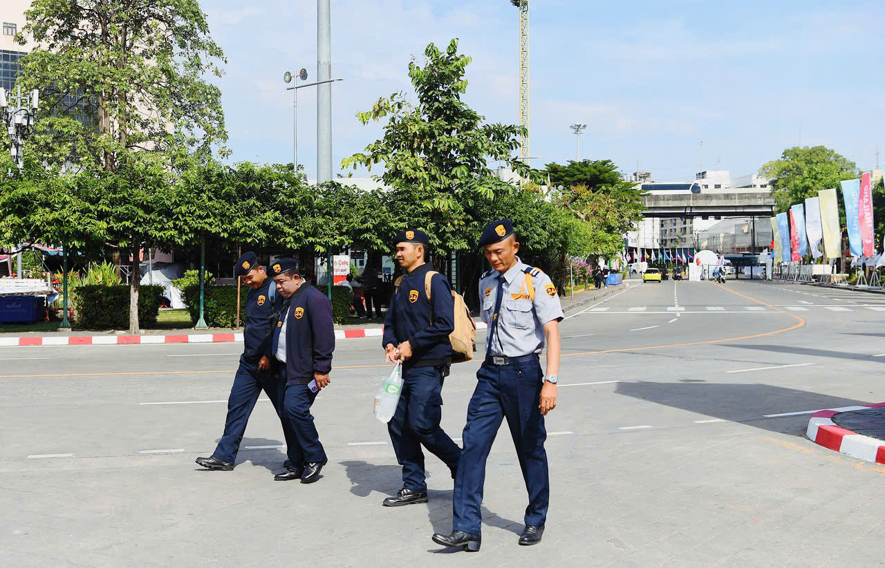 Cận cảnh xe dò bom mìn xuất hiện tại SVĐ Rajamangala trước giờ lễ khai mạc SEA Games 33- Ảnh 7.