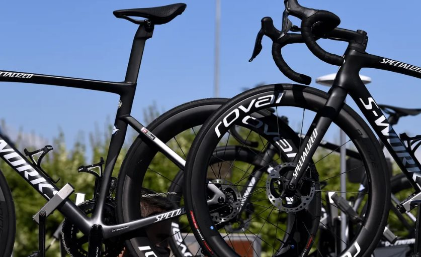 Nhận tin tố giác, cảnh sát lần theo chuỗi cung ứng triệt phá đường dây sản xuất hàng giả lớn nhất ngành xe đạp: Thu giữ lượng lớn khung, bánh xe, ghi đông giả, tổng trị giá hơn 42 tỷ đồng - Ảnh 1.