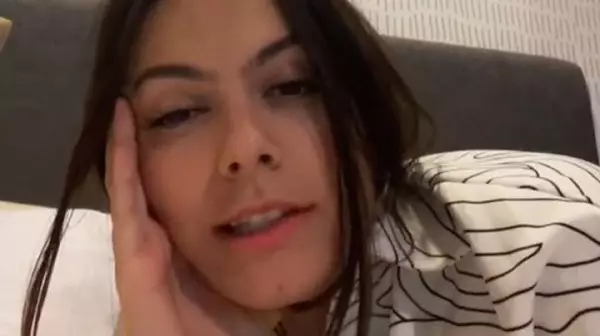 Tỉnh dậy sau đêm đi bar, cô gái sốc khi tài khoản âm 50 tỷ USD - Ảnh 2. Tỉnh dậy sau đêm đi bar, cô gái sốc khi tài khoản âm 50 tỷ USD - Ảnh 2.