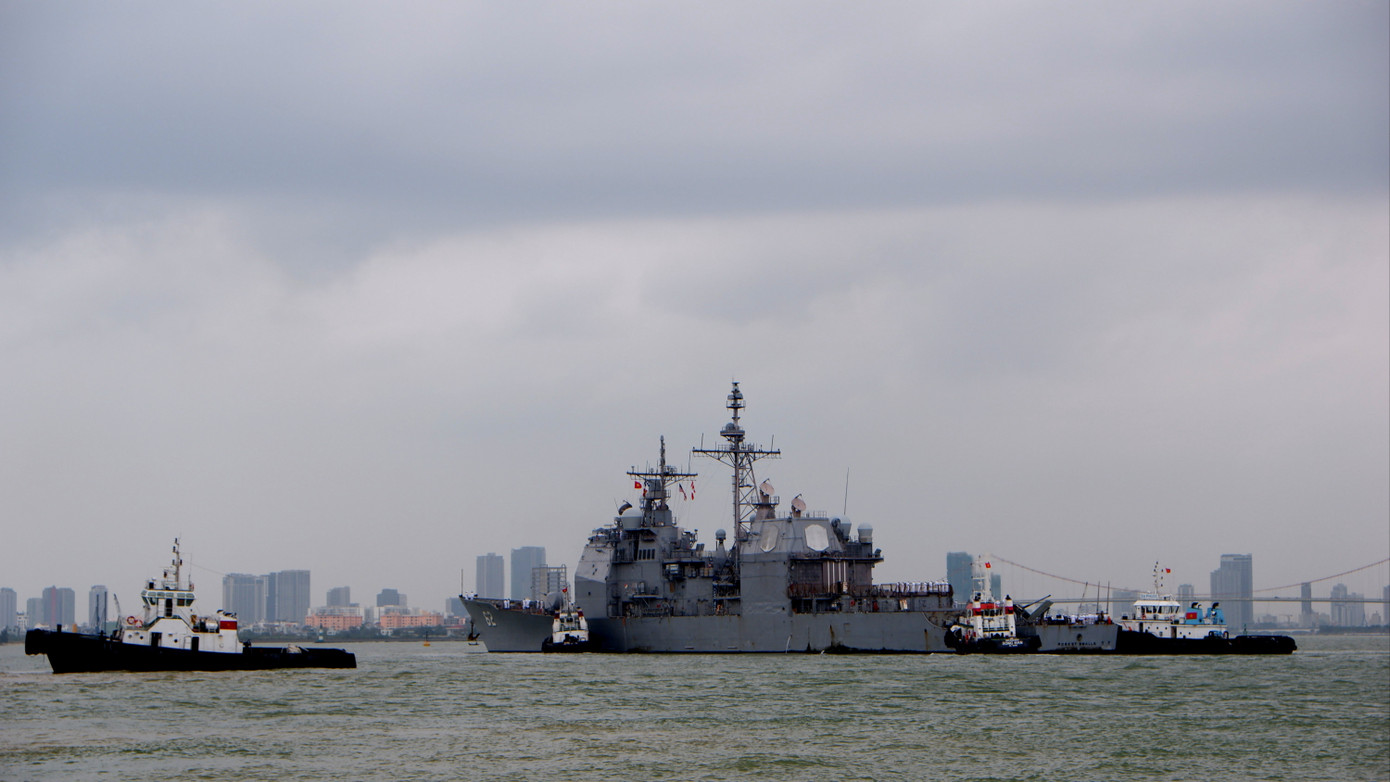 Tàu tuần dương USS Robert Smalls của Hải quân Mỹ thăm Đà Nẵng - Cận cảnh hiện đại - Ảnh 1.