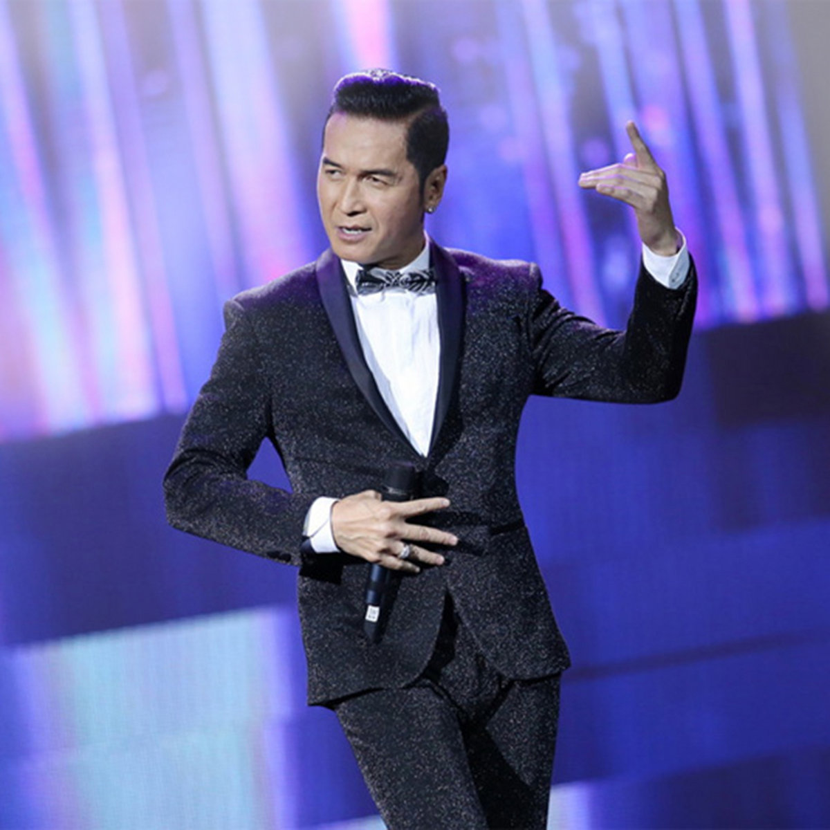 Ca sĩ Nguyễn Hưng cực phong độ ở tuổi U70, nói thẳng chuyện thẩm mỹ: "Tôi làm đại khái, đơn giản thôi" - Ảnh 2. Ca sĩ Nguyễn Hưng cực phong độ ở tuổi U70, nói thẳng chuyện thẩm mỹ: "Tôi làm đại khái, đơn giản thôi" - Ảnh 2.