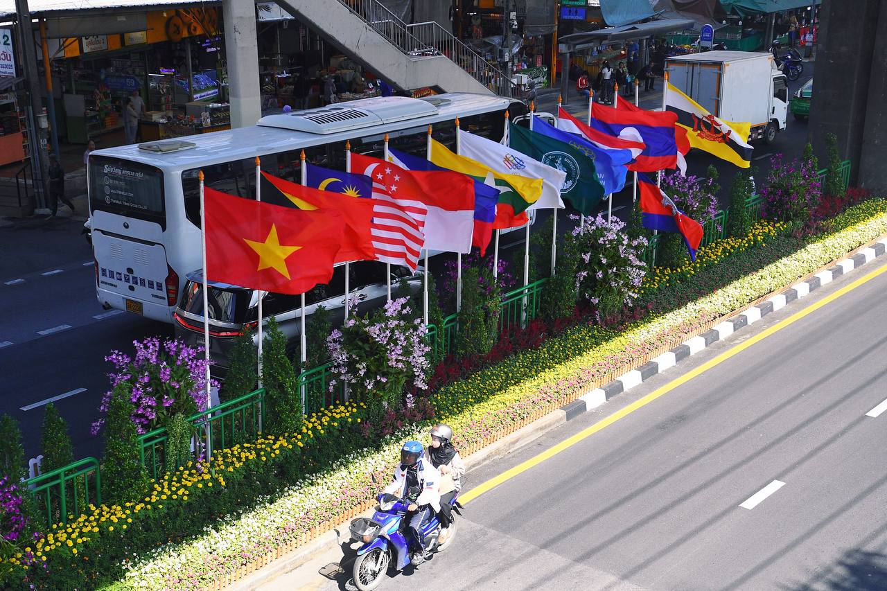 Cận cảnh xe dò bom mìn xuất hiện tại SVĐ Rajamangala trước giờ lễ khai mạc SEA Games 33- Ảnh 11.