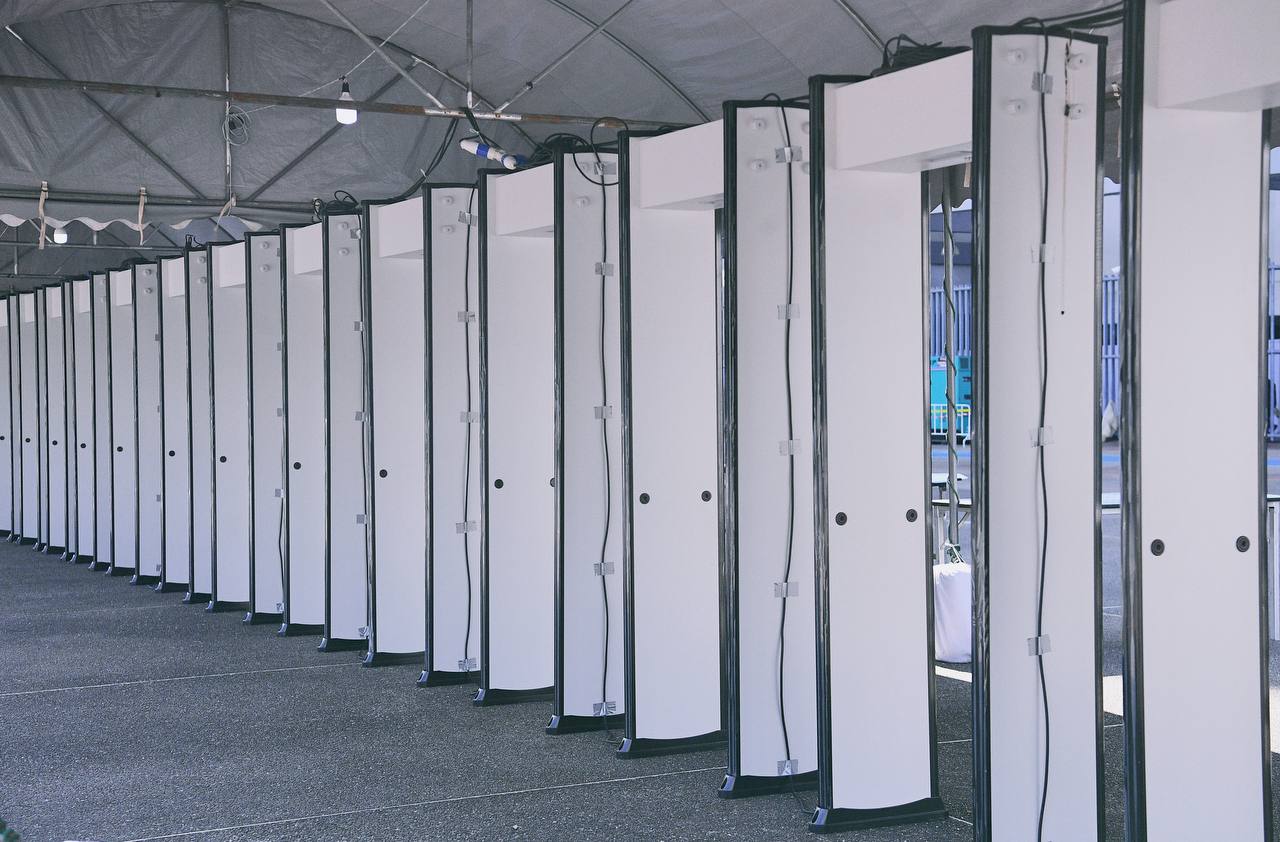 Cận cảnh xe dò bom mìn xuất hiện tại SVĐ Rajamangala trước giờ lễ khai mạc SEA Games 33- Ảnh 16.