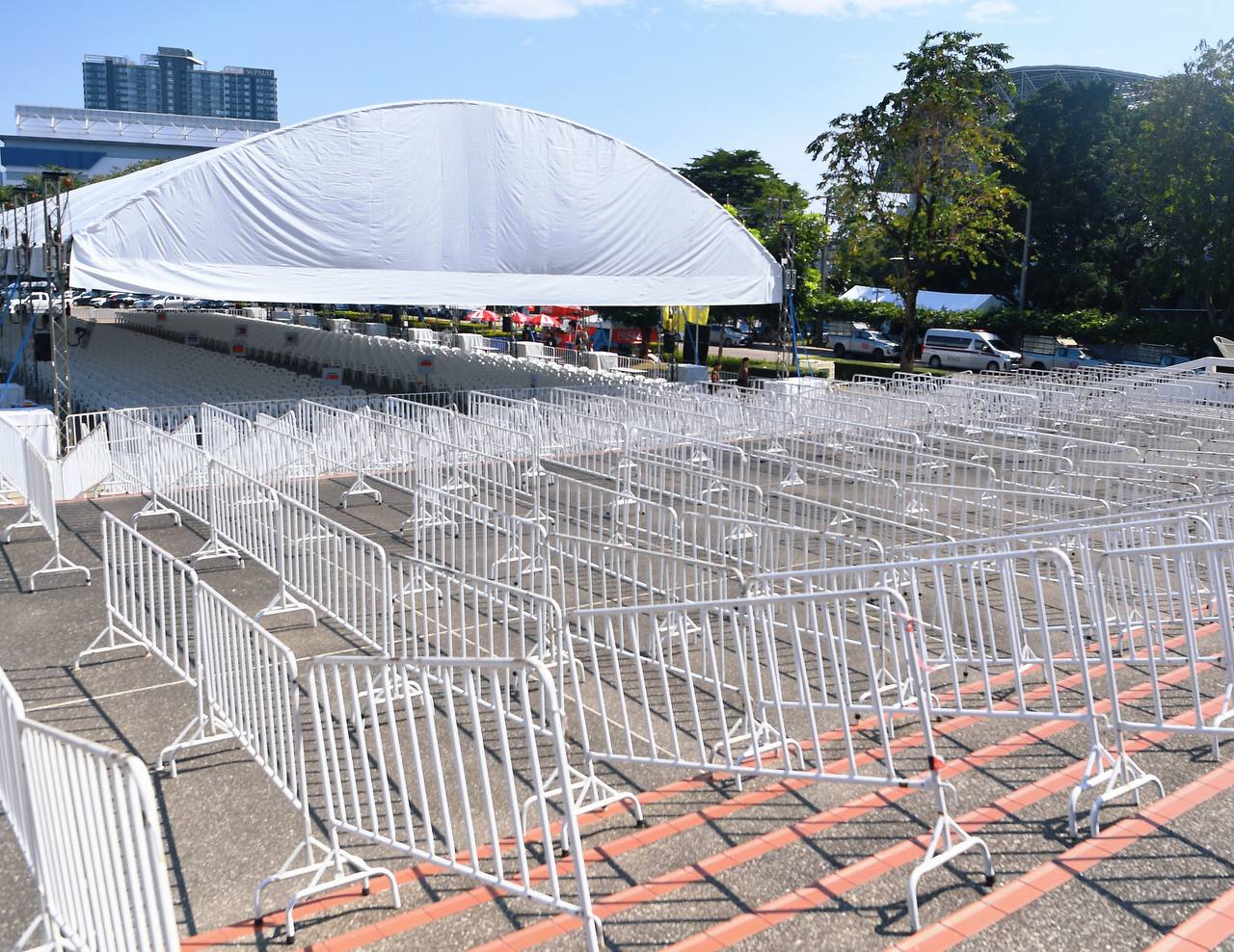 Cận cảnh xe dò bom mìn xuất hiện tại SVĐ Rajamangala trước giờ lễ khai mạc SEA Games 33- Ảnh 15.