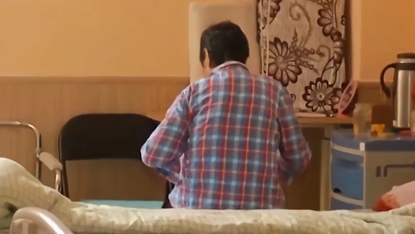 Bà lão bị kiện sau khi sang tên nhà cho cháu gái: Lý do đau lòng gây tranh cãi - Ảnh 1.