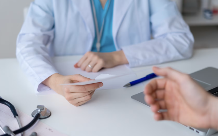 Bác sĩ nói gì về hiện tượng lệch lạc tình dục? - Ảnh 1.