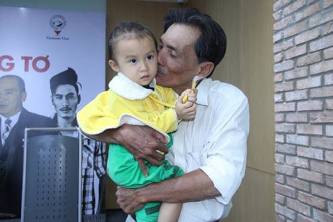 Xót xa con gái 12 tuổi không kịp gặp cha lần cuối và nỗi day dứt cuối đời của Thương Tín - Ảnh 1. Xót xa con gái 12 tuổi không kịp gặp cha lần cuối và nỗi day dứt cuối đời của Thương Tín - Ảnh 1.