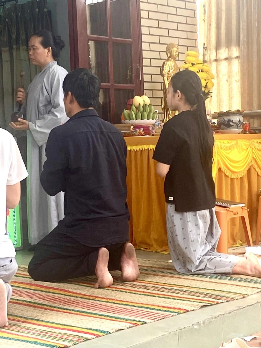 Vợ 4 đưa con gái về chịu tang Thương Tín- Ảnh 4.