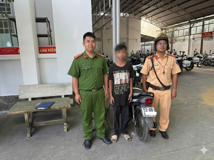 Bốc đầu xe máy để đăng mạng xã hội , thiếu niên ở TPHCM bị xử lý nghiêm - Ảnh 2.