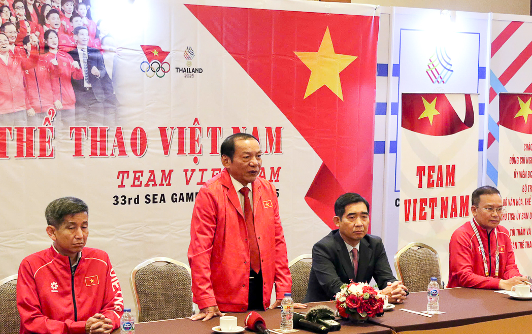 Bộ trưởng Nguyễn Văn Hùng thăm và động viên Đoàn Thể thao Việt Nam tại SEA Games 33 - Ảnh 1.