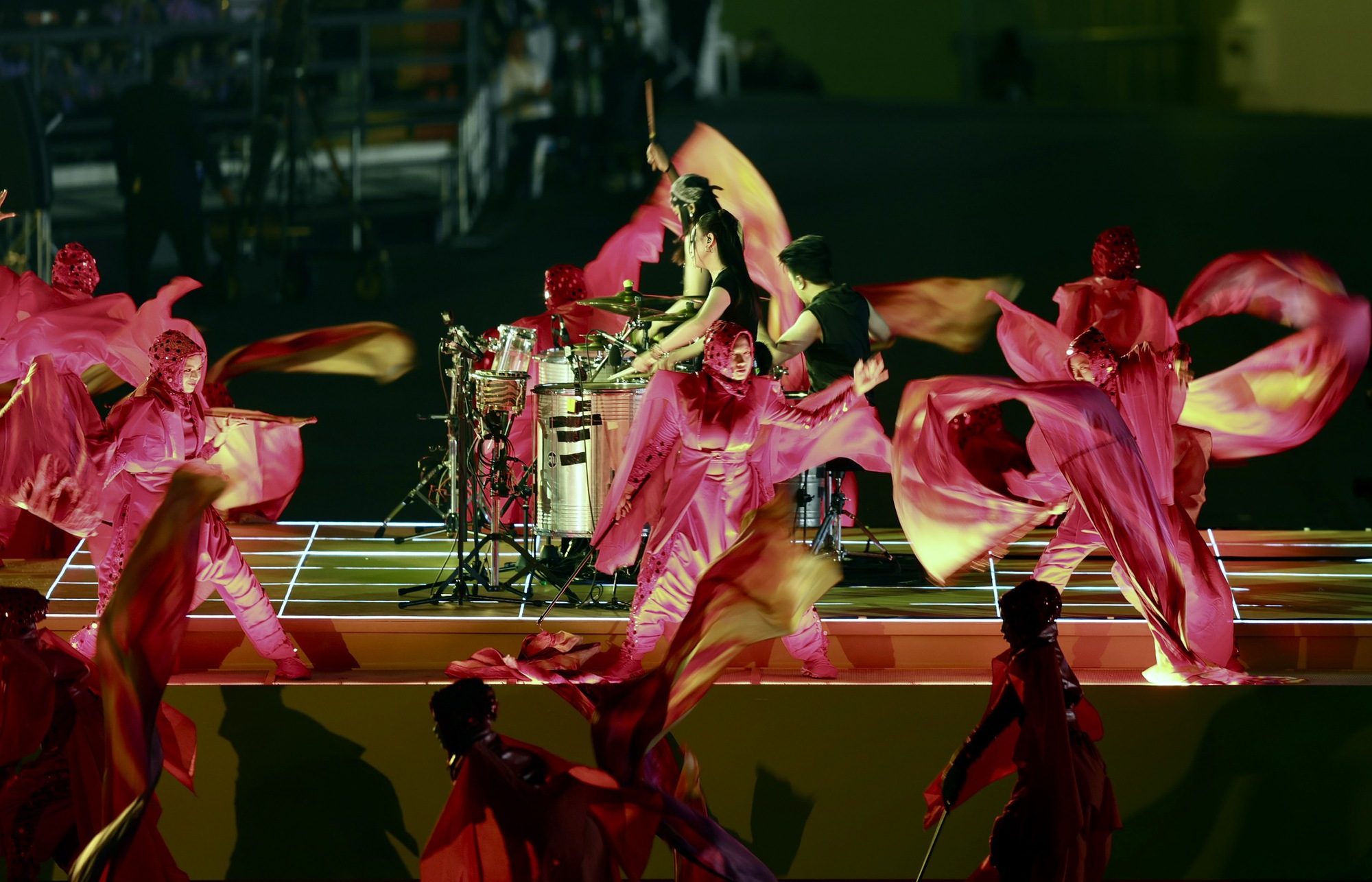 Nhiều "sạn" trong buổi lễ khai mạc SEA Games 33 - Ảnh 6.