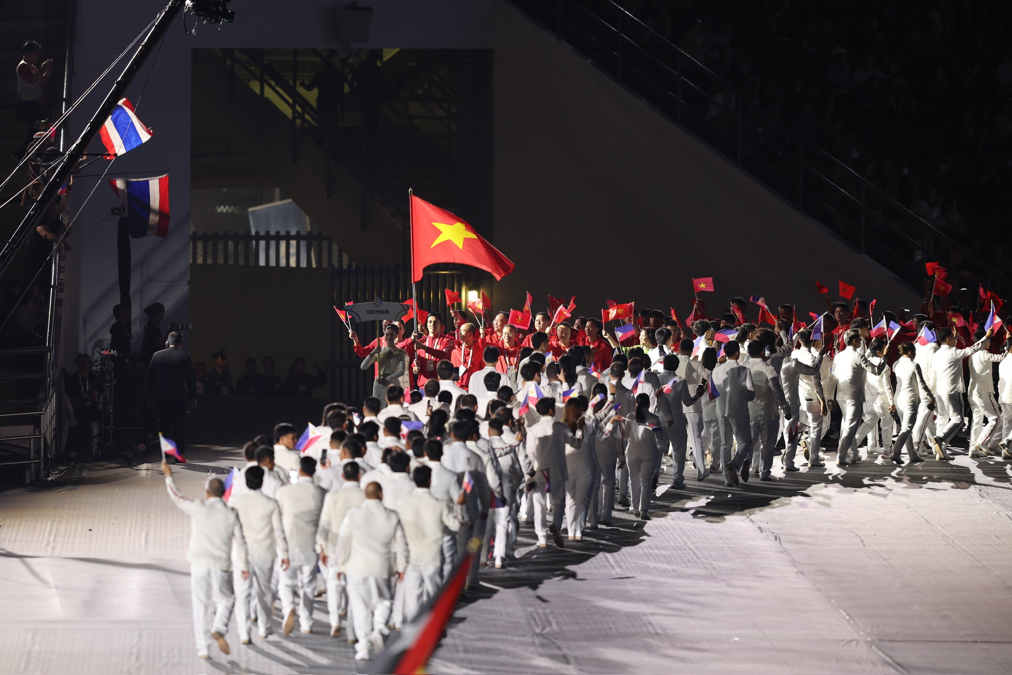 Nhiều "sạn" trong buổi lễ khai mạc SEA Games 33 - Ảnh 4.