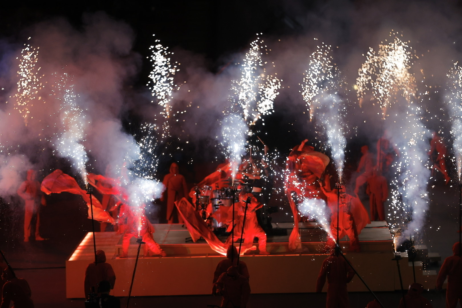 Nhiều "sạn" trong buổi lễ khai mạc SEA Games 33 - Ảnh 1.