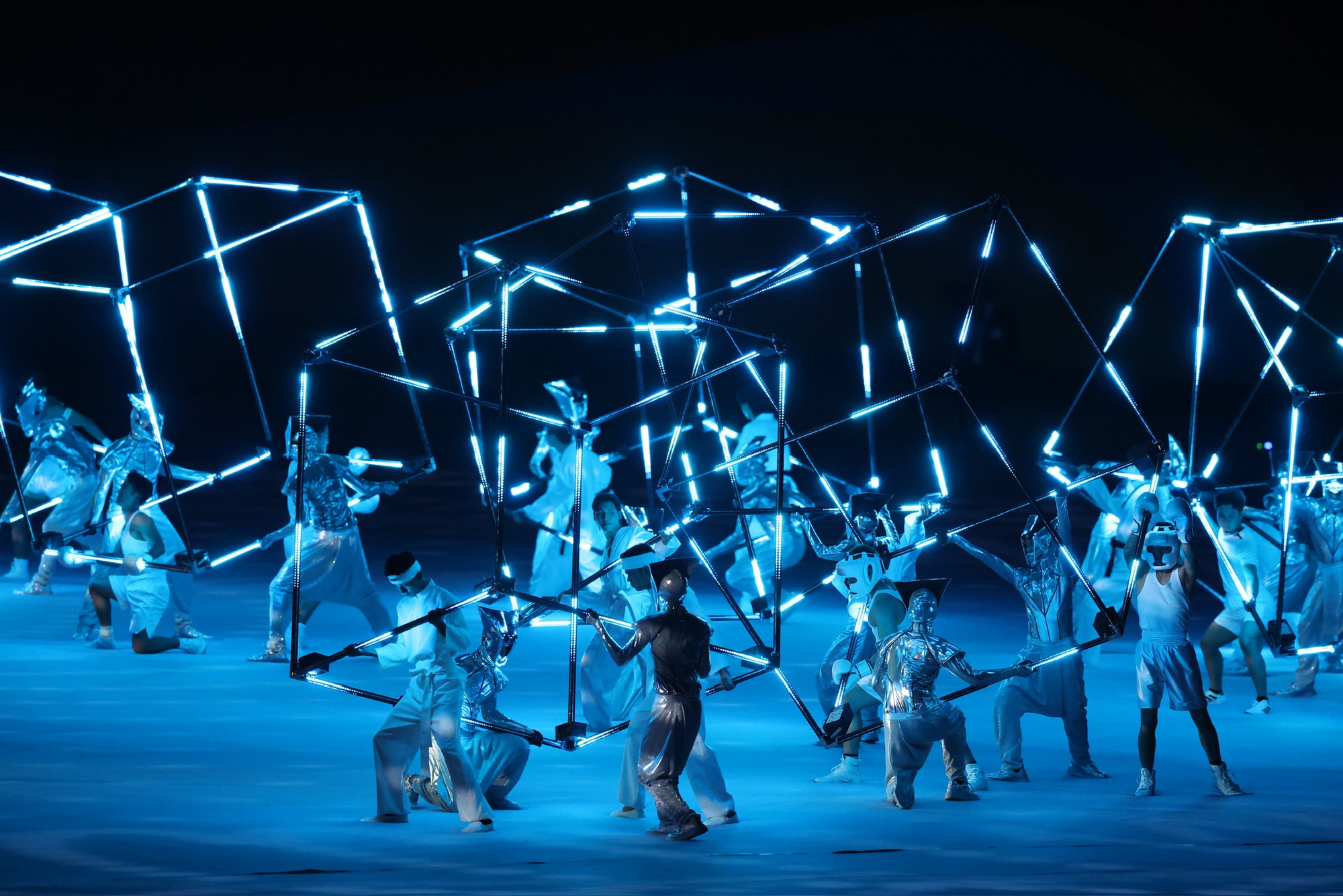 Nhiều "sạn" trong buổi lễ khai mạc SEA Games 33 - Ảnh 10.