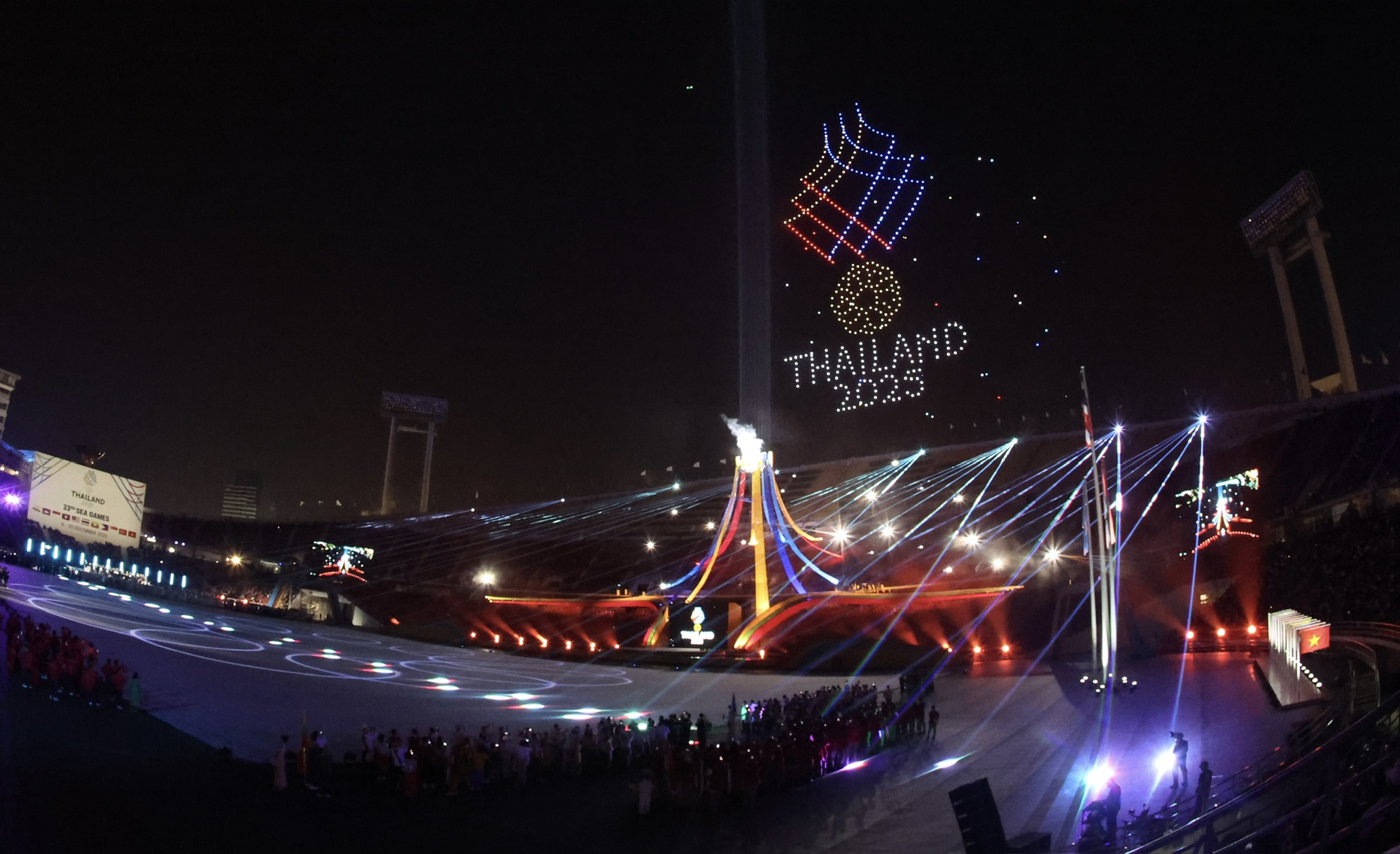 Nhiều "sạn" trong buổi lễ khai mạc SEA Games 33 - Ảnh 2.