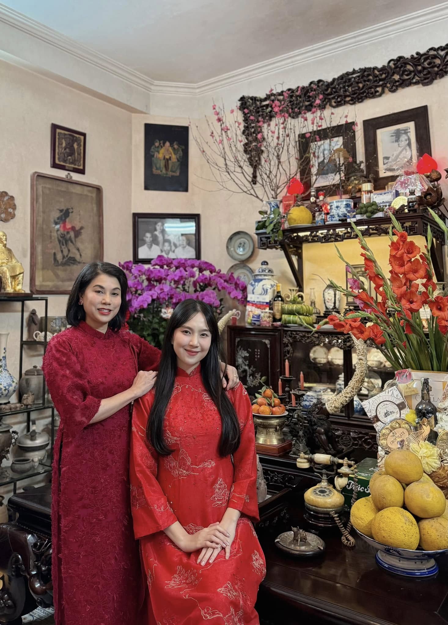 Tết của hội mỹ nh&acirc;n đ&igrave;nh đ&aacute;m: Mai Ngọc "xả ảnh" năm đầu l&agrave;m d&acirc;u, H&agrave; Tăng đảm đang kh&oacute; ai vượt mặt - Ảnh 2.