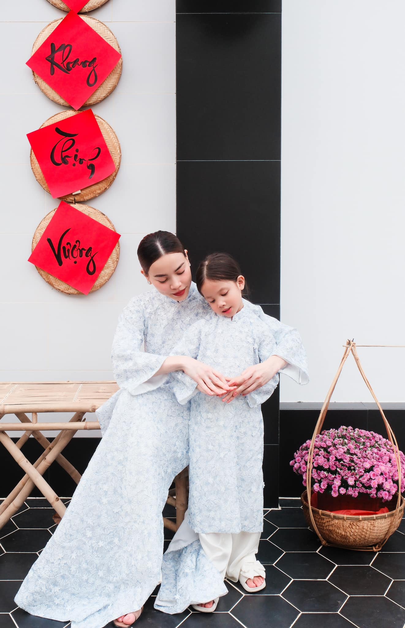 Tết của hội mỹ nh&acirc;n đ&igrave;nh đ&aacute;m: Mai Ngọc "xả ảnh" năm đầu l&agrave;m d&acirc;u, H&agrave; Tăng đảm đang kh&oacute; ai vượt mặt - Ảnh 8.