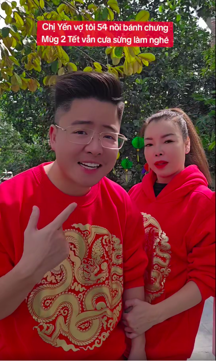 Tú Lơ Khơ góp ý thẳng với vợ: "54 tuổi mà dập đầu xù xong làm mắt... anh thấy hơi quá"- Ảnh 1.