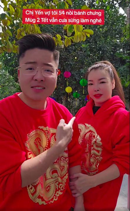 Tú Lơ Khơ góp ý thẳng với vợ: "54 tuổi mà dập đầu xù xong làm mắt... anh thấy hơi quá"- Ảnh 2.