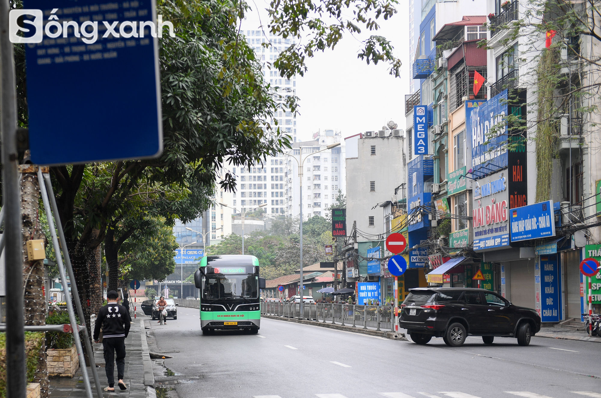 Soi chuyến bus xanh tiên phong ở Thủ đô: Phanh điện tử, cảm biến chống kẹp cửa, sàn nâng hạ tự động - Ảnh 4.