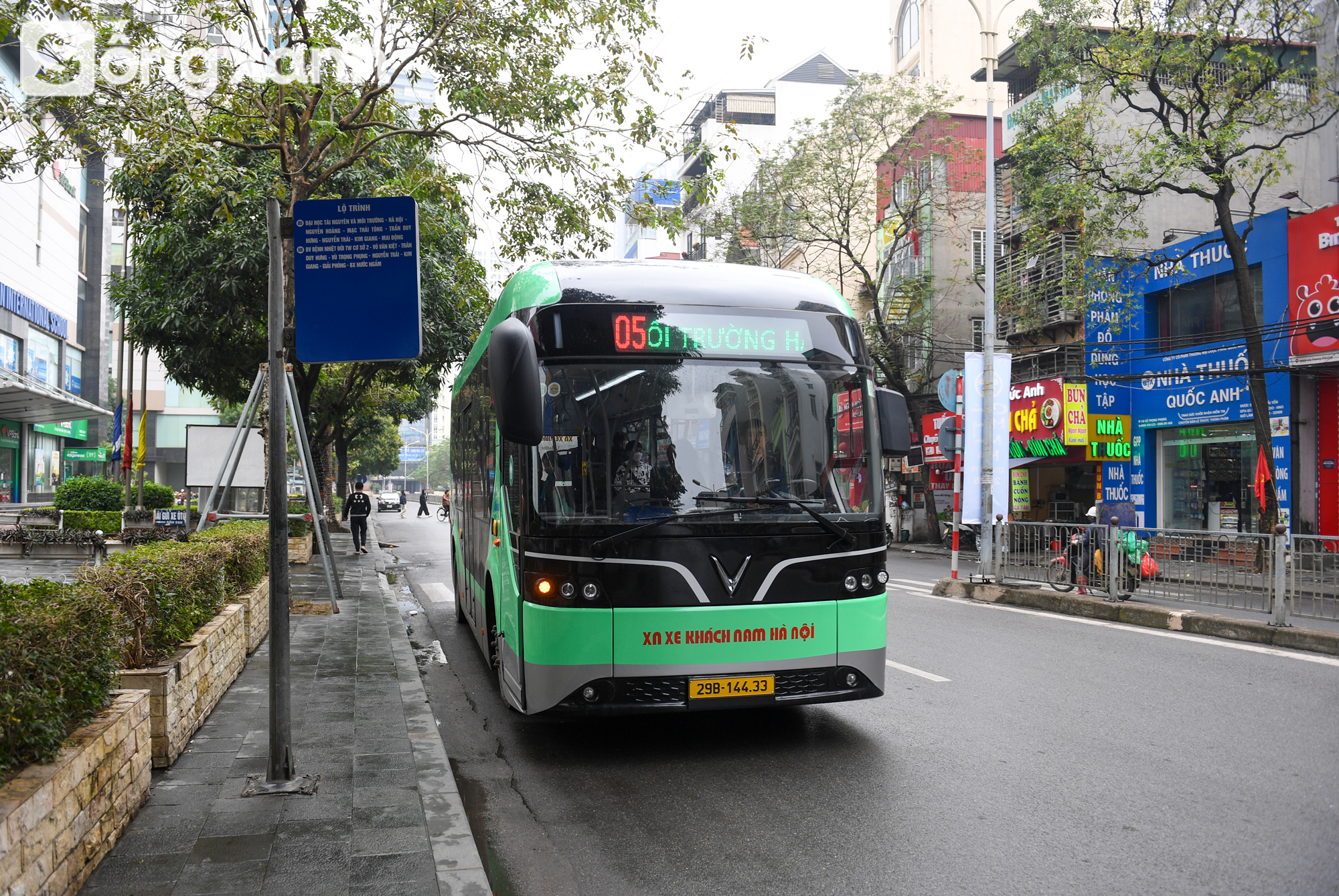 Soi chuyến bus xanh tiên phong ở Thủ đô: Phanh điện tử, cảm biến chống kẹp cửa, sàn nâng hạ tự động - Ảnh 5.