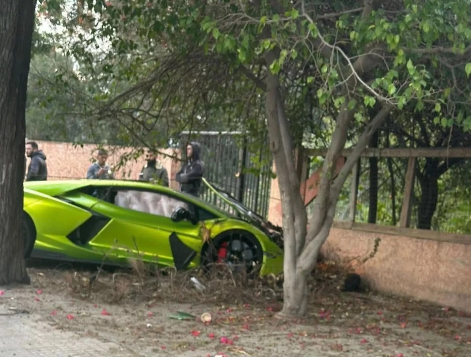 Kỹ thuật viên gây tai nạn cho Lamborghini Revuelto khi bàn giao - Ảnh 1.