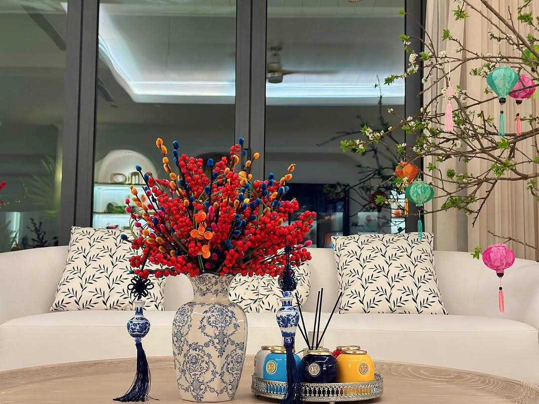 Tết của hội mỹ nh&acirc;n đ&igrave;nh đ&aacute;m: Mai Ngọc "xả ảnh" năm đầu l&agrave;m d&acirc;u, H&agrave; Tăng đảm đang kh&oacute; ai vượt mặt - Ảnh 11.