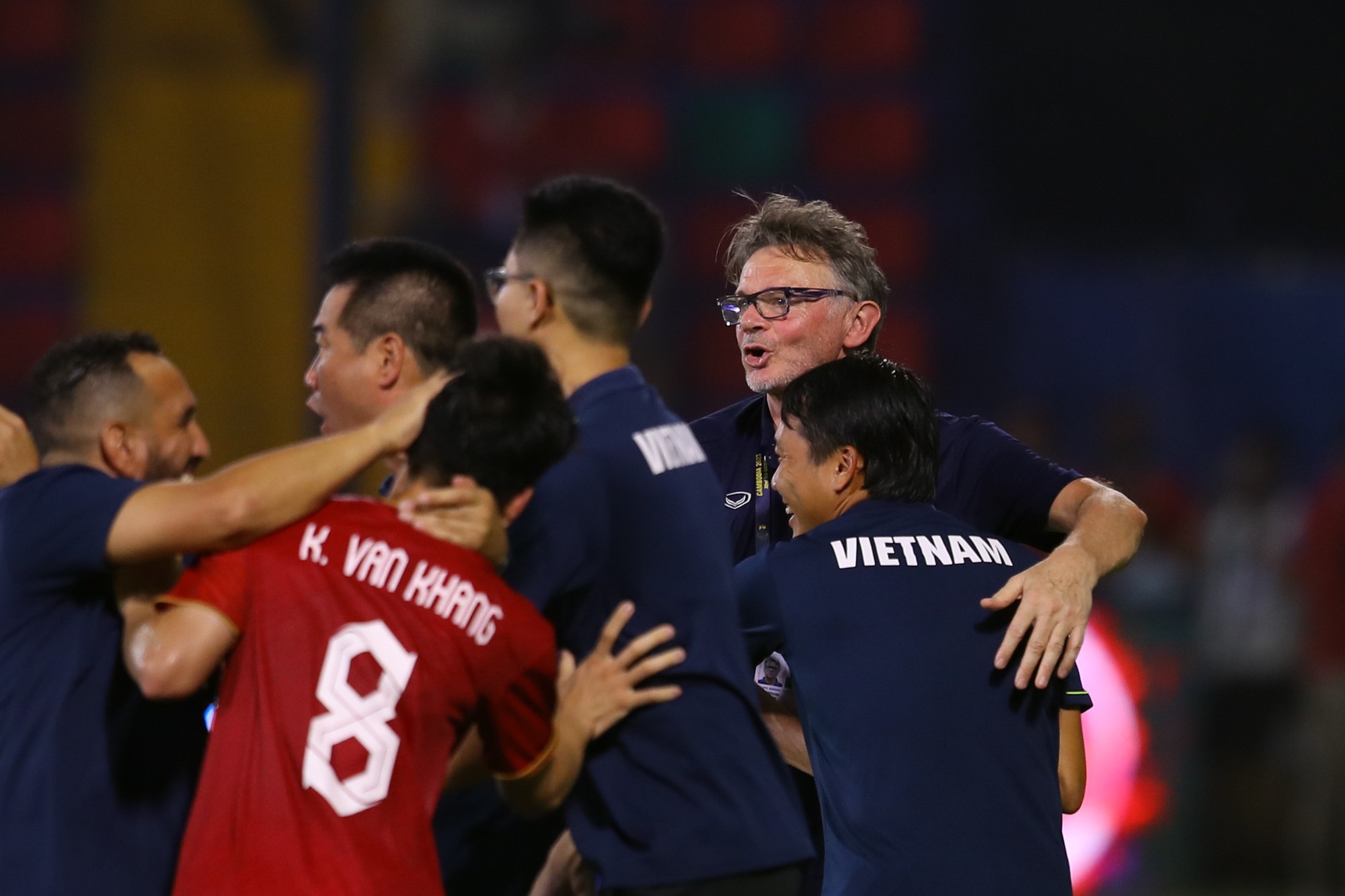 HLV Kim Sang-sik gặp thuận lợi tại SEA Games nhờ “món quà” của ông Troussier - Ảnh 1.