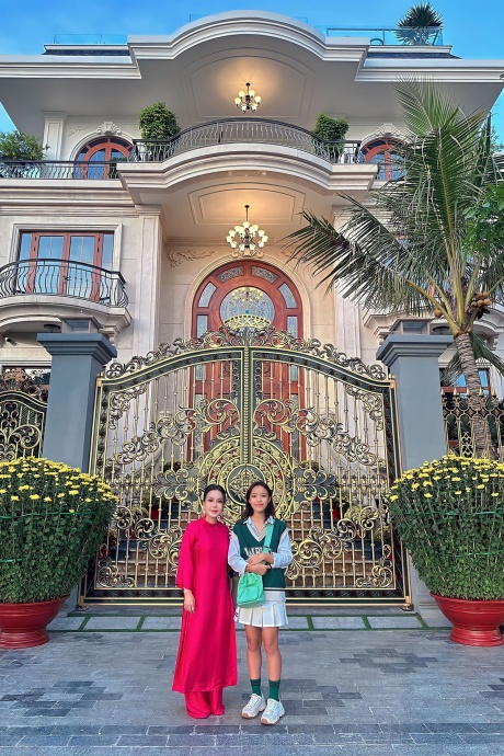 Việt Hương đích thị đại gia ngầm Vbiz: Sống trong biệt thự 300 tỷ, khối tài sản thực tế khủng cỡ nào?- Ảnh 5. Việt Hương đích thị đại gia ngầm Vbiz: Sống trong biệt thự 300 tỷ, khối tài sản thực tế khủng cỡ nào?- Ảnh 5.