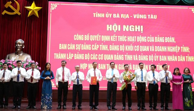 5 Ủy viên Bà Rịa - Vũng Tàu xin nghỉ hưu trước tuổi - Ảnh 1.