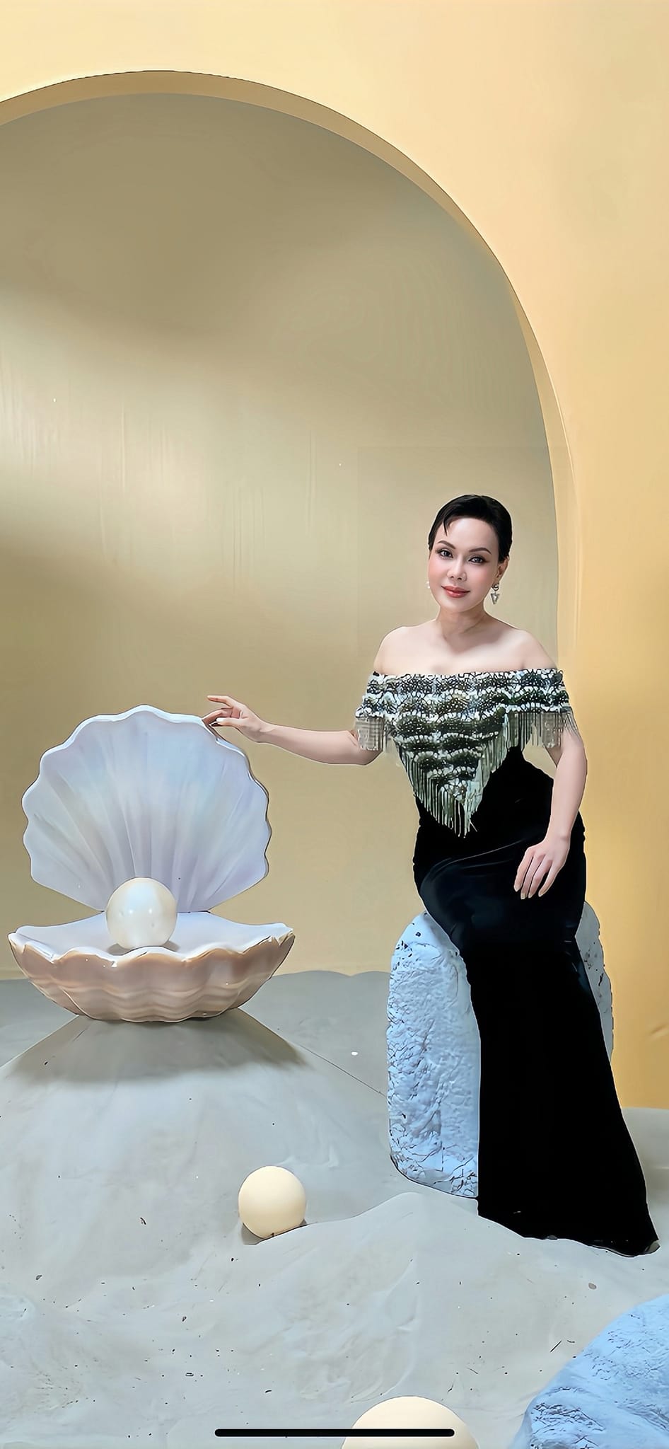 Việt Hương đích thị đại gia ngầm Vbiz: Sống trong biệt thự 300 tỷ, khối tài sản thực tế khủng cỡ nào?- Ảnh 16. Việt Hương đích thị đại gia ngầm Vbiz: Sống trong biệt thự 300 tỷ, khối tài sản thực tế khủng cỡ nào?- Ảnh 16.