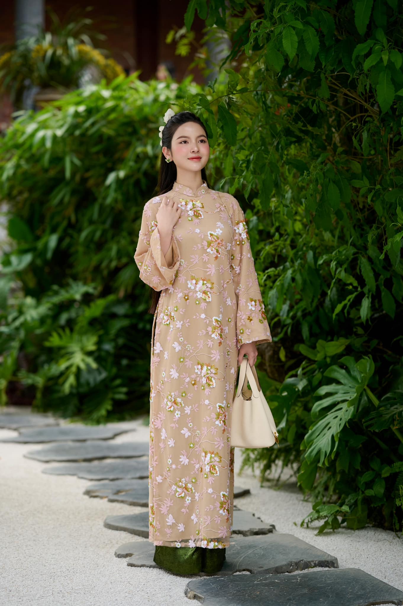 D&acirc;n t&igrave;nh cho&aacute;ng nhẹ v&igrave; Chu Thanh Huyền - vợ Quang Hải về d&aacute;ng thần tốc sau sinh- Ảnh 3.