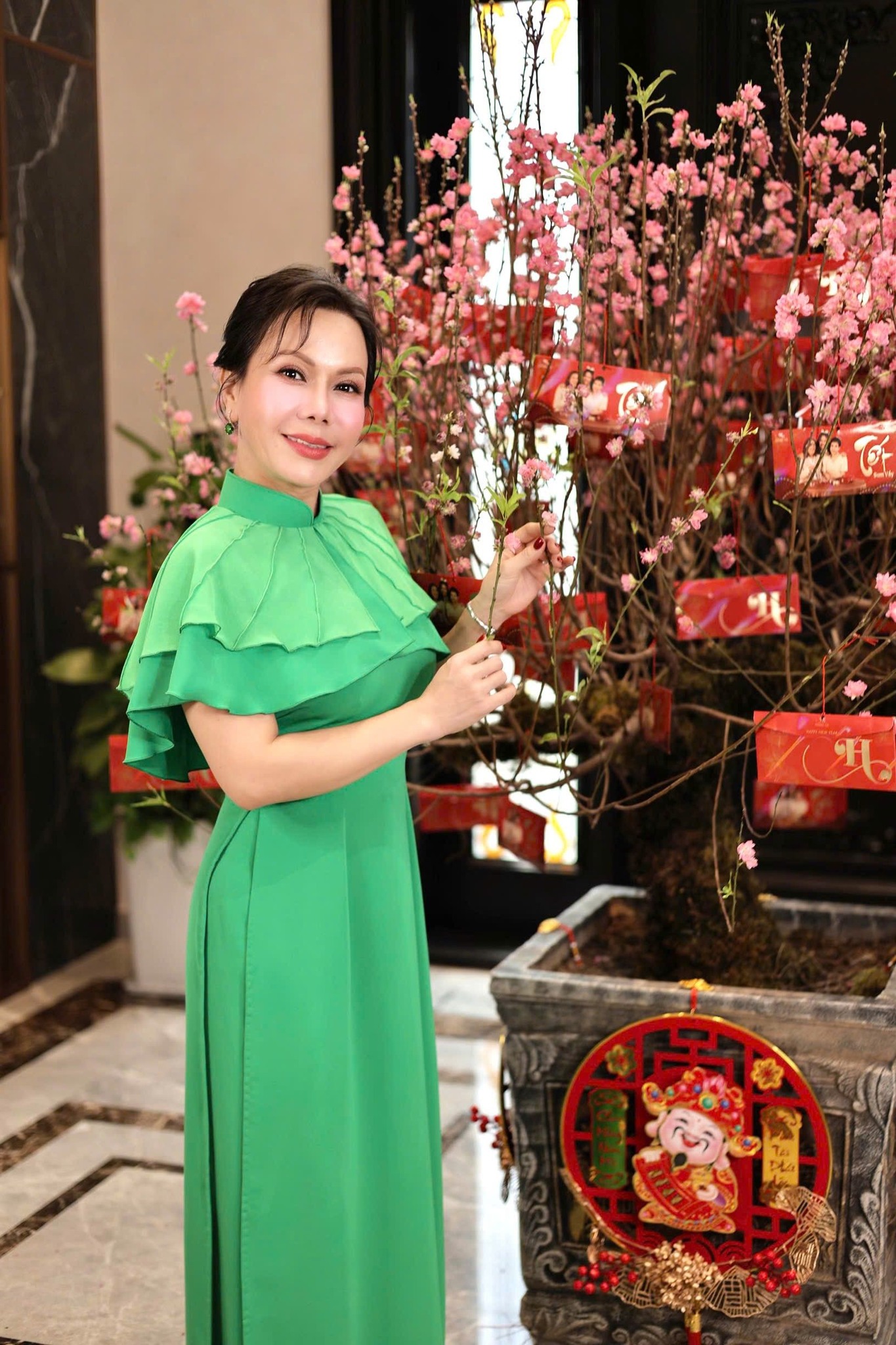 Việt Hương đích thị đại gia ngầm Vbiz: Sống trong biệt thự 300 tỷ, khối tài sản thực tế khủng cỡ nào?- Ảnh 19. Việt Hương đích thị đại gia ngầm Vbiz: Sống trong biệt thự 300 tỷ, khối tài sản thực tế khủng cỡ nào?- Ảnh 19.