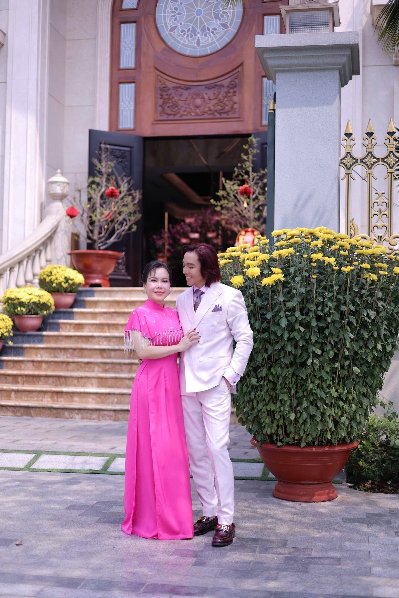 Việt Hương đích thị đại gia ngầm Vbiz: Sống trong biệt thự 300 tỷ, khối tài sản thực tế khủng cỡ nào?- Ảnh 4. Việt Hương đích thị đại gia ngầm Vbiz: Sống trong biệt thự 300 tỷ, khối tài sản thực tế khủng cỡ nào?- Ảnh 4.