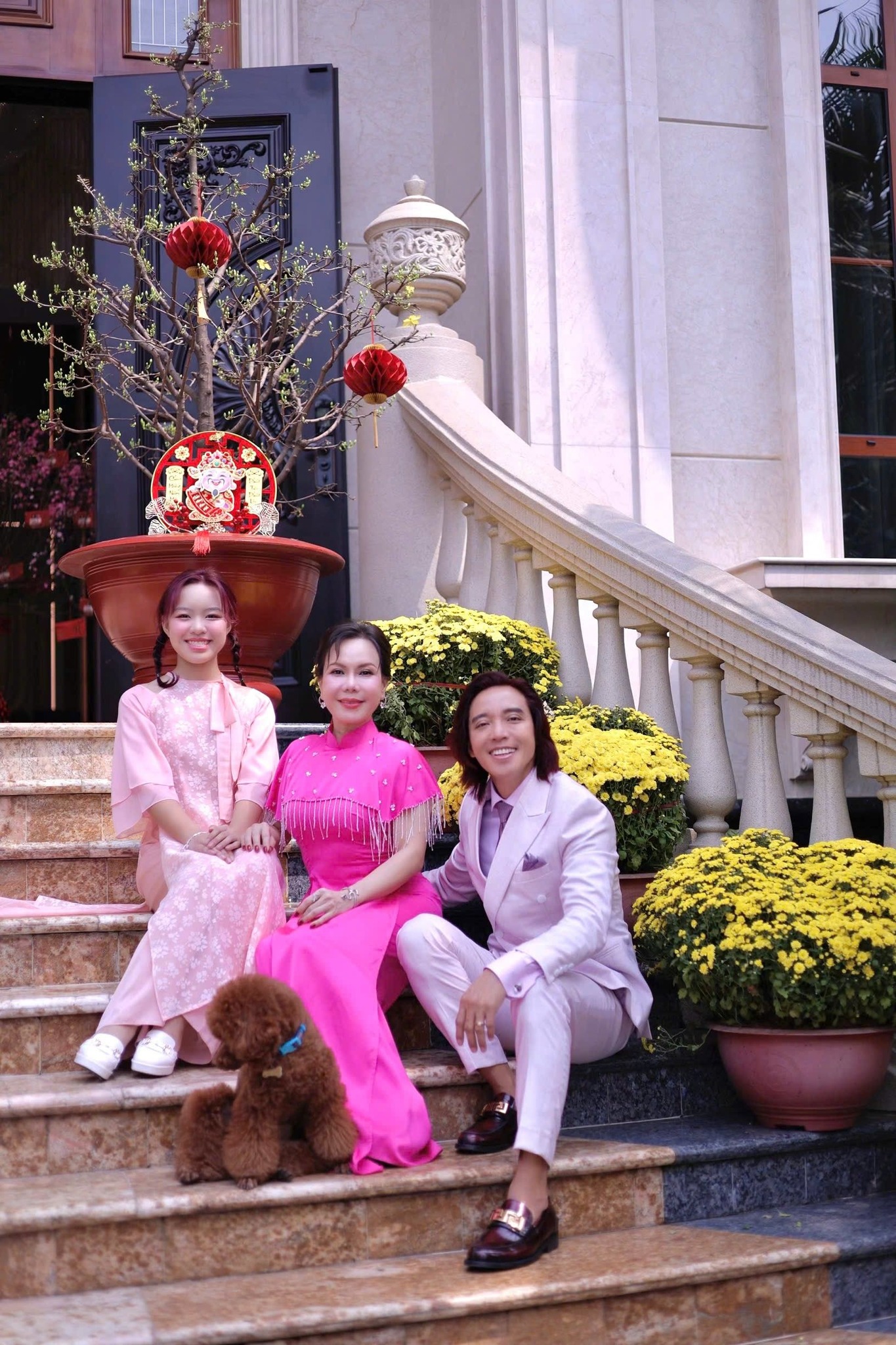 Việt Hương đích thị đại gia ngầm Vbiz: Sống trong biệt thự 300 tỷ, khối tài sản thực tế khủng cỡ nào?- Ảnh 3. Việt Hương đích thị đại gia ngầm Vbiz: Sống trong biệt thự 300 tỷ, khối tài sản thực tế khủng cỡ nào?- Ảnh 3.