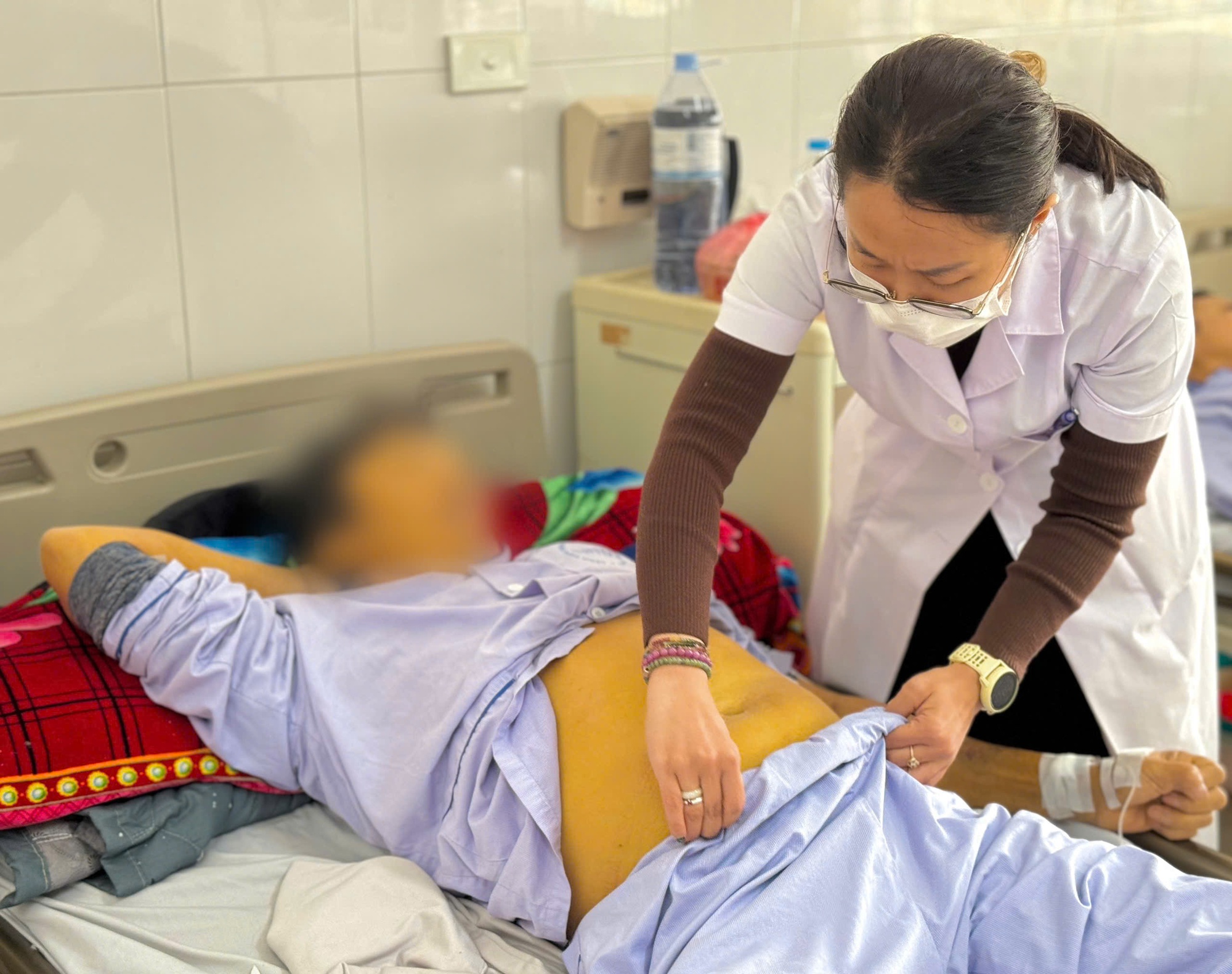 Người đàn ông Hải Phòng hôn mê gan, suy thận sau khi tự ý làm 1 điều- Ảnh 1.