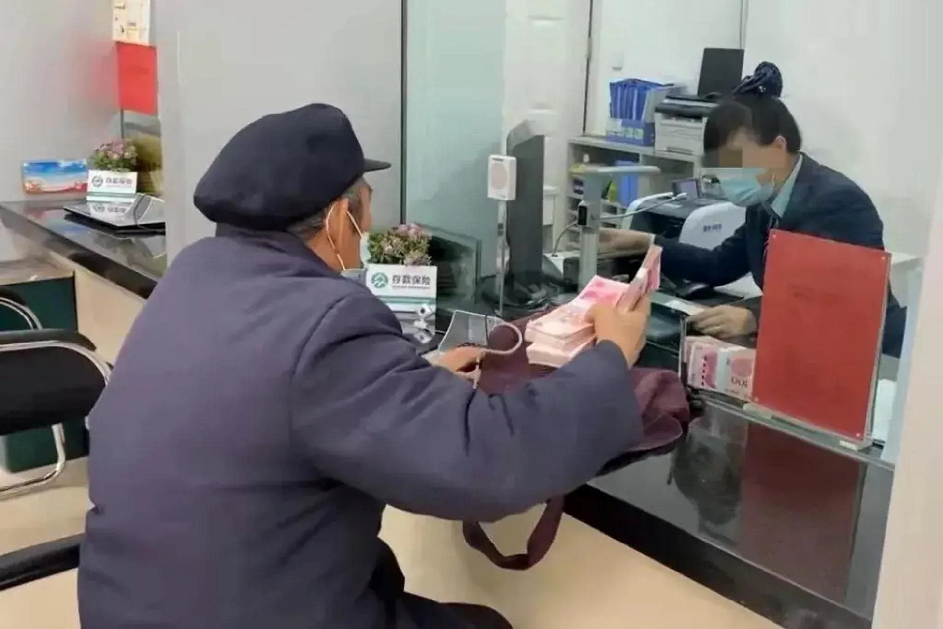 Người đàn ông bất ngờ nhận 3,5 tỷ đồng từ người con trai nuôi - Ảnh 1. Người đàn ông bất ngờ nhận 3,5 tỷ đồng từ người con trai nuôi - Ảnh 1.