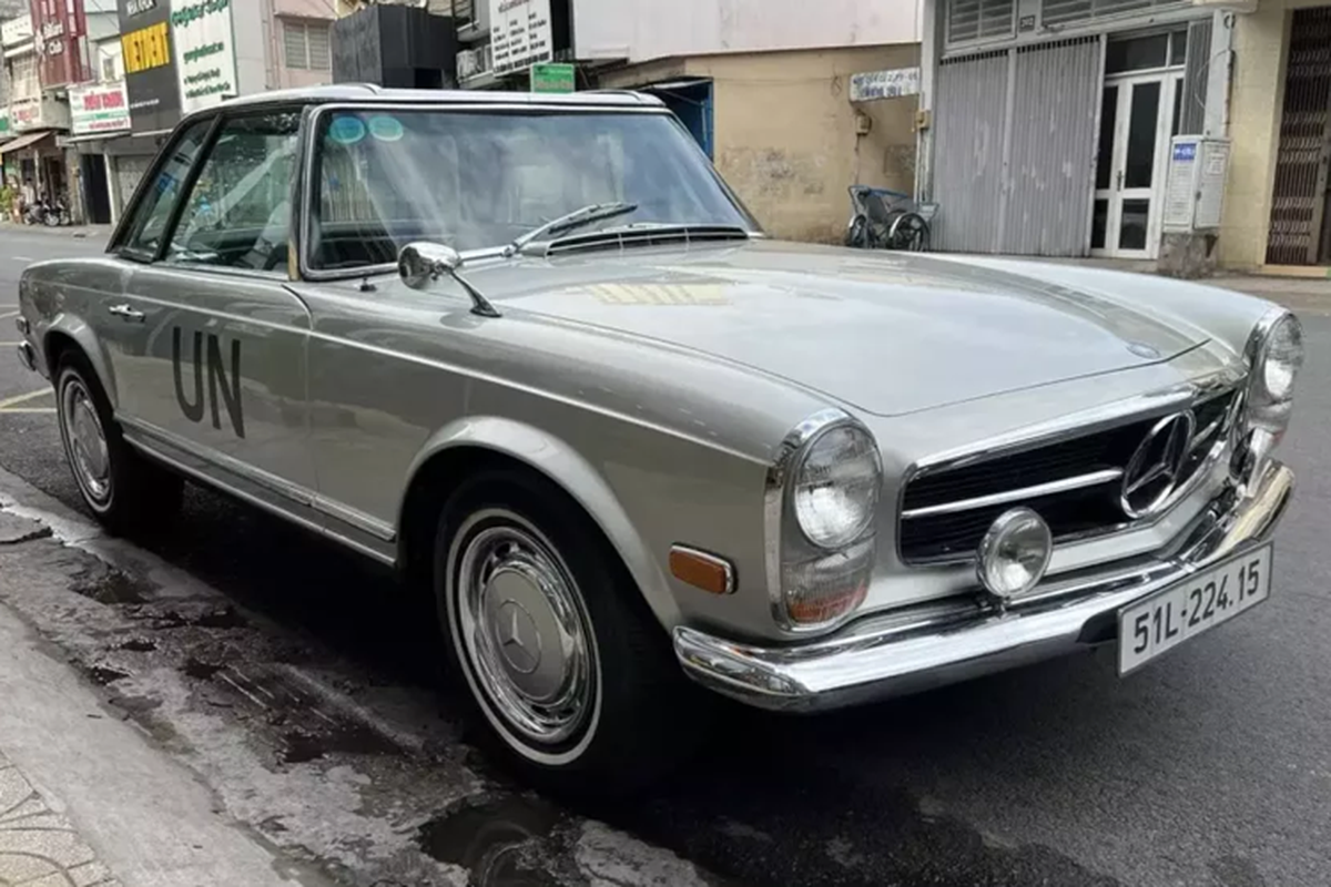 Ông Đặng Lê Nguyên Vũ lái Mercedes-Benz 380 SL ra đường du xuân, chủ showroom siêu xe tiết lộ: ‘Cả Việt Nam có đúng 1 chiếc’- Ảnh 10.