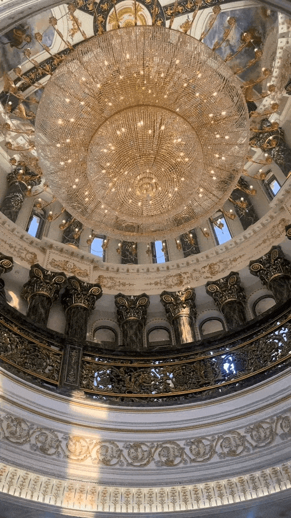 Toà lâu đài 300 tỷ "oách" nhất xứ Kinh Bắc: Nội thất full gỗ quý, riêng bộ đèn chùm đắt ngang xe Maybach - Ảnh 9. Toà lâu đài 300 tỷ "oách" nhất xứ Kinh Bắc: Nội thất full gỗ quý, riêng bộ đèn chùm đắt ngang xe Maybach - Ảnh 9.