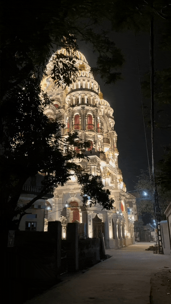 Toà lâu đài 300 tỷ "oách" nhất xứ Kinh Bắc: Nội thất full gỗ quý, riêng bộ đèn chùm đắt ngang xe Maybach - Ảnh 3. Toà lâu đài 300 tỷ "oách" nhất xứ Kinh Bắc: Nội thất full gỗ quý, riêng bộ đèn chùm đắt ngang xe Maybach - Ảnh 3.